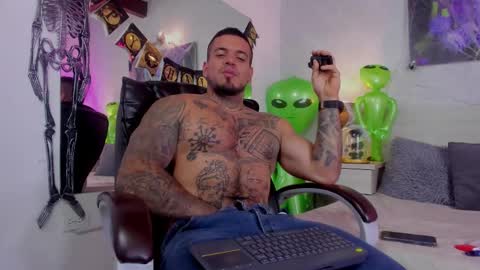 Snapshot of dominickane chatting on 10-30-25, 11:33 dominickane online show from 10-30-25, 11:33