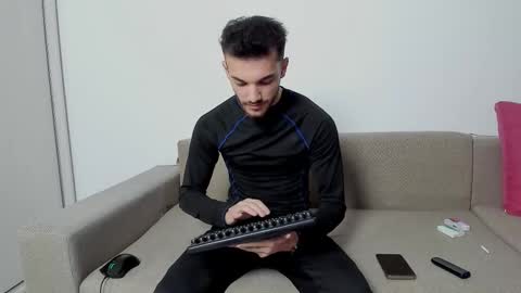 dominicvalente online show from 10-19-25, 07:47