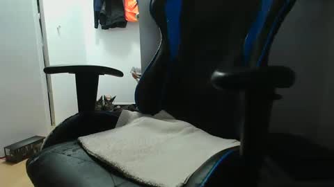 Dominique online show from 09-18-25, 05:26