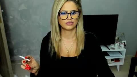 Snapshot of domtessa chatting on 11-22-25, 10:20 Tessa online show from 11-22-25, 10:20