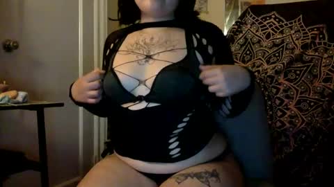 Snapshot of domvexxx chatting on 10-22-25, 02:34 DomVexxx online show from 10-22-25, 02:34