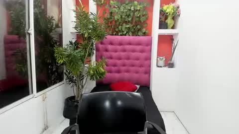 dona_tella online show from 10-30-25, 05:24