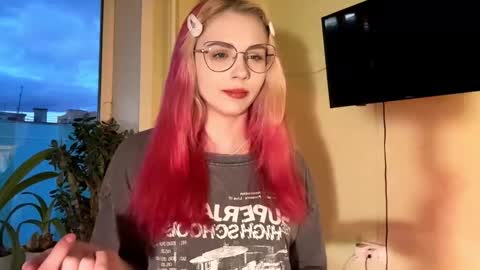 Snapshot of donettastrowbridge chatting on 10-14-25, 02:07 Karolina online show from 10-14-25, 02:07