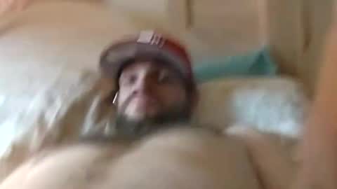 Snapshot of donglish718856 chatting on 12-18-25, 09:32 donglish718856 online show from 12-18-25, 09:32