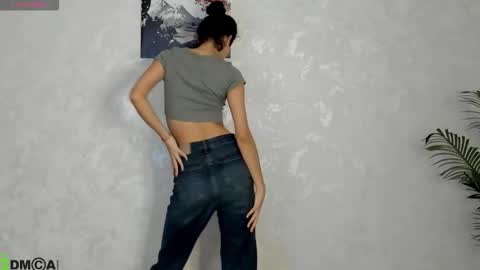 Aura online show from 11-21-25, 03:27