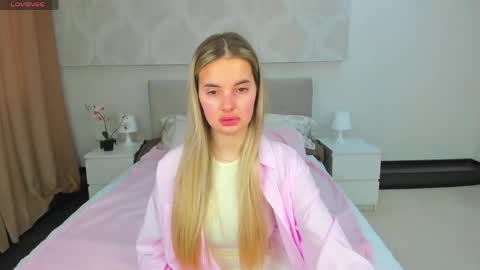 Snapshot of donnaaa_evans chatting on 05-26-26, 11:56 Donna On GMT2 Mon-Fri 3-9 AM online show from 05-26-26, 11:56