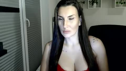 Snapshot of donnalive chatting on 10-27-25, 04:00 DonnaLive online show from 10-27-25, 04:00