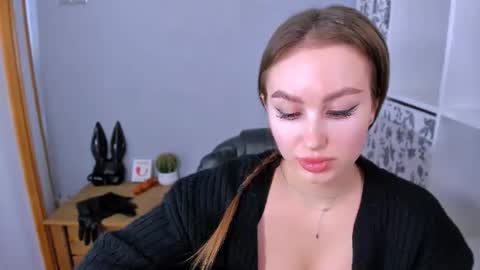 Snapshot of donnasensual chatting on 02-12-26, 05:41 DonnaSensual online show from 02-12-26, 05:41