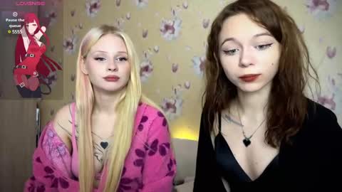 Snapshot of dontoke_ chatting on 12-12-24, 12:44 Nicole online show from 12-12-24, 12:44