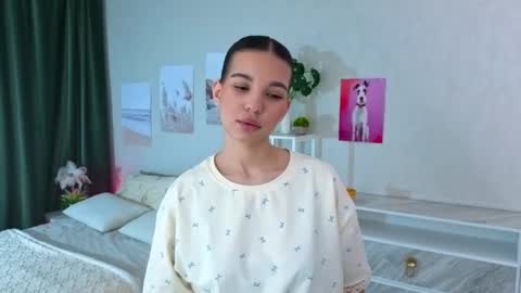 Snapshot of dorarindels chatting on 03-24-26, 12:48 Kiki online show from 03-24-26, 12:48