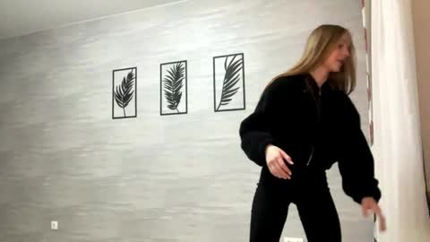 Anika online show from 04-10-26, 11:31