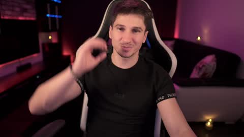 Snapshot of dorianreyes chatting on 01-24-25, 12:31 Dorian Reyes online show from 01-24-25, 12:31