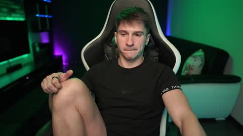 Snapshot of dorianreyes chatting on 02-04-25, 12:40 Dorian Reyes online show from 02-04-25, 12:40