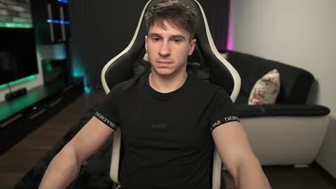 Snapshot of dorianreyes chatting on 02-06-25, 12:43 Dorian Reyes online show from 02-06-25, 12:43