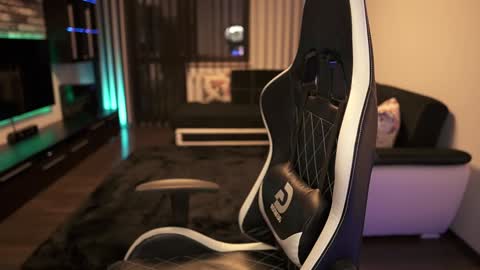 Snapshot of dorianreyes chatting on 02-06-25, 10:10 Dorian Reyes online show from 02-06-25, 10:10