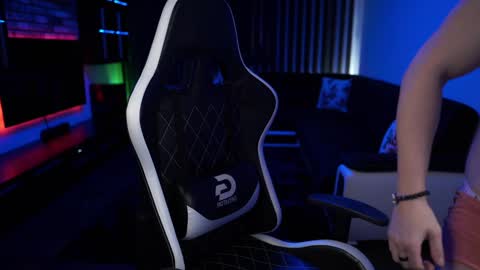 Snapshot of dorianreyes chatting on 02-07-25, 11:24 Dorian Reyes online show from 02-07-25, 11:24