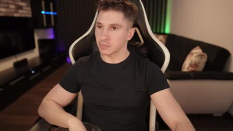 Snapshot of dorianreyes chatting on 02-17-25, 12:21 Dorian Reyes online show from 02-17-25, 12:21