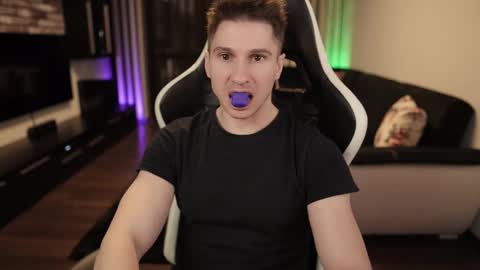 Snapshot of dorianreyes chatting on 02-17-25, 10:36 Dorian Reyes online show from 02-17-25, 10:36