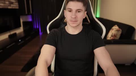 Snapshot of dorianreyes chatting on 02-18-25, 01:43 Dorian Reyes online show from 02-18-25, 01:43