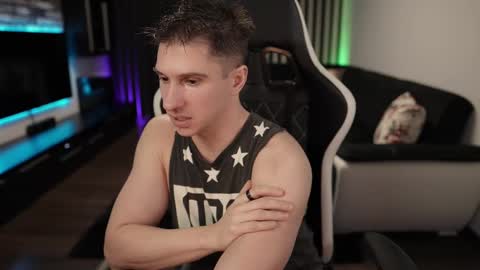 Snapshot of dorianreyes chatting on 02-19-25, 12:14 Dorian Reyes online show from 02-19-25, 12:14