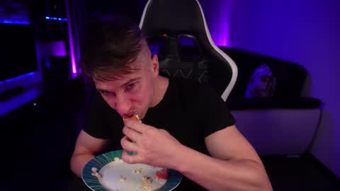 Snapshot of dorianreyes chatting on 09-14-25, 08:30 Dorian Reyes online show from 09-14-25, 08:30