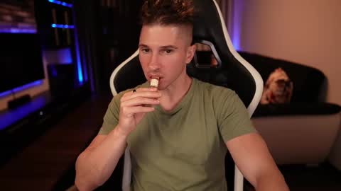 Snapshot of dorianreyes chatting on 09-18-25, 09:28 Dorian Reyes online show from 09-18-25, 09:28