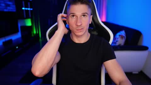 Snapshot of dorianreyes chatting on 09-28-25, 10:15 Dorian Reyes online show from 09-28-25, 10:15