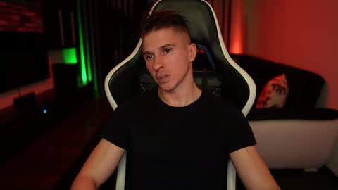 Snapshot of dorianreyes chatting on 09-30-25, 10:48 Dorian Reyes online show from 09-30-25, 10:48