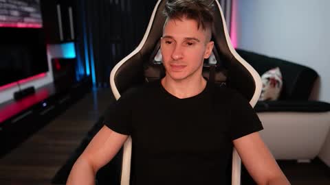 Snapshot of dorianreyes chatting on 10-02-25, 09:55 Dorian Reyes online show from 10-02-25, 09:55