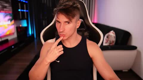 Snapshot of dorianreyes chatting on 10-03-25, 08:28 Dorian Reyes online show from 10-03-25, 08:28