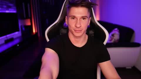 Snapshot of dorianreyes chatting on 10-19-25, 12:55 Dorian Reyes online show from 10-19-25, 12:55