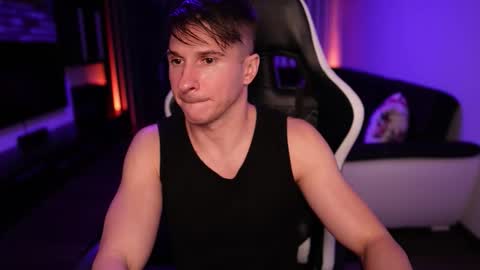 Snapshot of dorianreyes chatting on 10-20-25, 08:53 Dorian Reyes online show from 10-20-25, 08:53