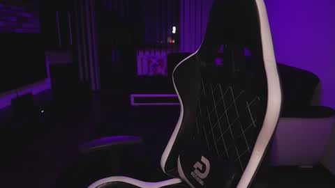 Snapshot of dorianreyes chatting on 10-30-25, 12:45 Dorian Reyes online show from 10-30-25, 12:45