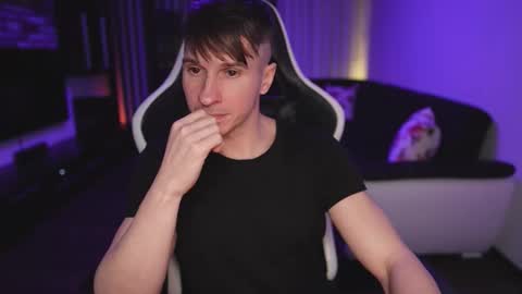 Snapshot of dorianreyes chatting on 12-14-25, 11:20 Dorian Reyes online show from 12-14-25, 11:20