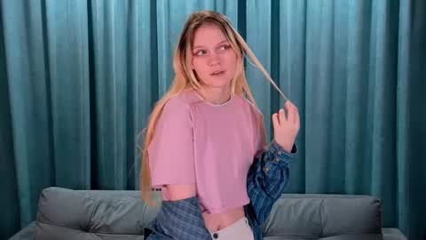 Snapshot of doriscortez chatting on 02-08-26, 07:06 Emma online show from 02-08-26, 07:06