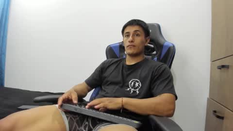 Snapshot of dorman_boy chatting on 11-03-25, 02:35 dorman_boy online show from 11-03-25, 02:35