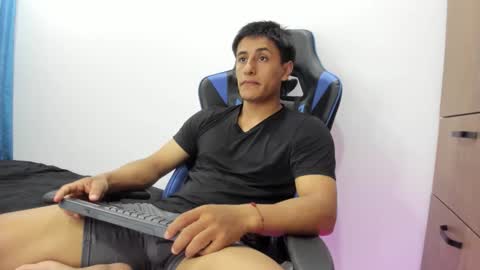 Snapshot of dorman_boy chatting on 11-07-25, 02:00 dorman_boy online show from 11-07-25, 02:00