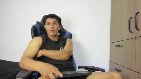 Snapshot of dorman_boy chatting on 11-27-25, 04:03 dorman_boy online show from 11-27-25, 04:03