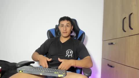 Snapshot of dorman_boy chatting on 01-07-26, 03:53 dorman_boy online show from 01-07-26, 03:53