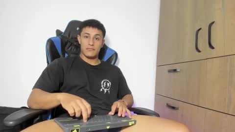 Snapshot of dorman_boy chatting on 01-08-26, 03:53 dorman_boy online show from 01-08-26, 03:53