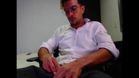 Snapshot of dostoyrodia_34 chatting on 11-15-25, 04:43 will online show from 11-15-25, 04:43