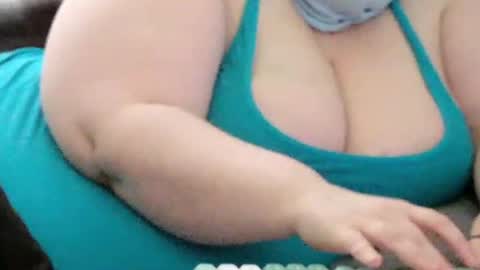 Snapshot of doublecherrybombxo chatting on 07-01-26, 03:56 Cherri online show from 07-01-26, 03:56