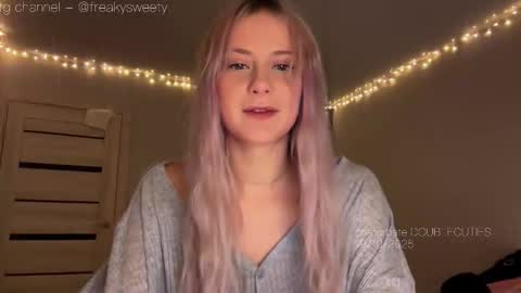 Lana  Eva  dont forget to give us a thumb up online show from 10-19-25, 03:45