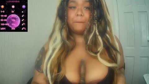 Snapshot of doubleddelirium chatting on 06-17-26, 12:40 DeeDee online show from 06-17-26, 12:40