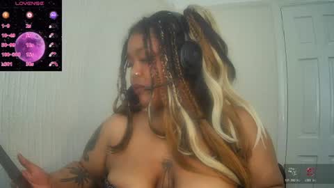 Snapshot of doubleddelirium chatting on 06-19-26, 11:03 DeeDee online show from 06-19-26, 11:03