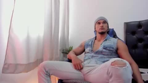 Isabella and Alessandro online show from 05-19-26, 02:23