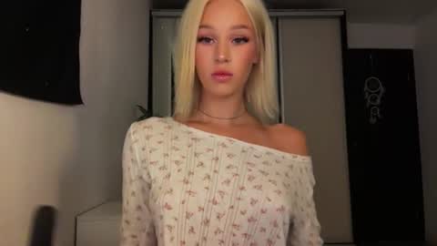 MOLLYYYY dont forget to give me a thumb up online show from 06-14-26, 01:24