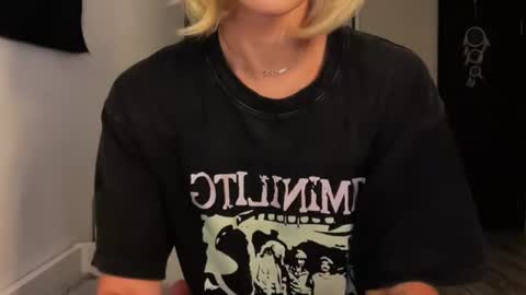MOLLYYYY dont forget to give me a thumb up online show from 06-20-26, 01:14