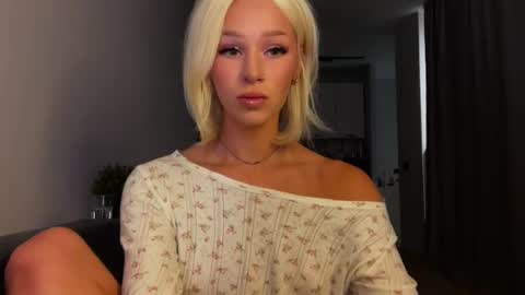 MOLLYYYY dont forget to give me a thumb up online show from 07-01-26, 02:18
