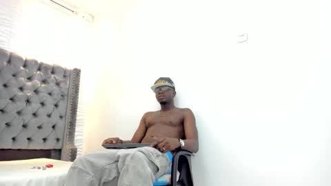 Snapshot of douglas_099 chatting on 09-22-25, 12:51 DOUGLAS online show from 09-22-25, 12:51